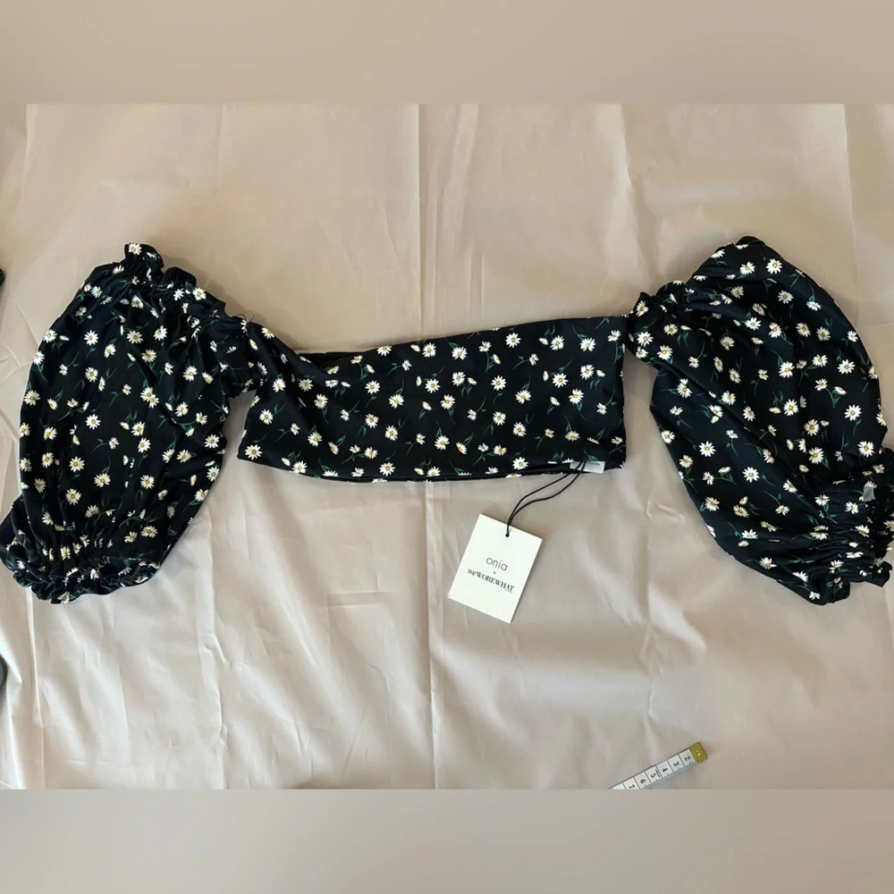 Onia x WeWoreWhat Daisy Floral Bikini Top Size L NWT Puff Sleeve Black Swim